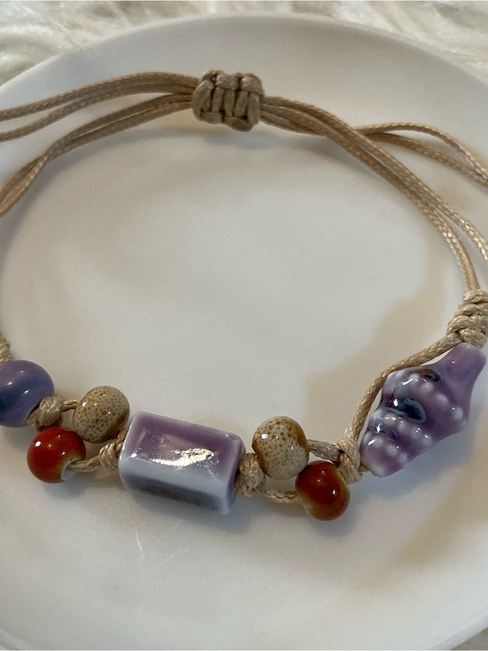 Pretty shell purple, red, beige string bracelet